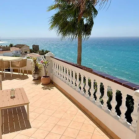 Fantastic Sea Views Sun Lounge شقة نيرخا