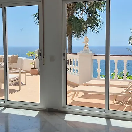 Fantastic Sea Views Sun Lounge نيرخا