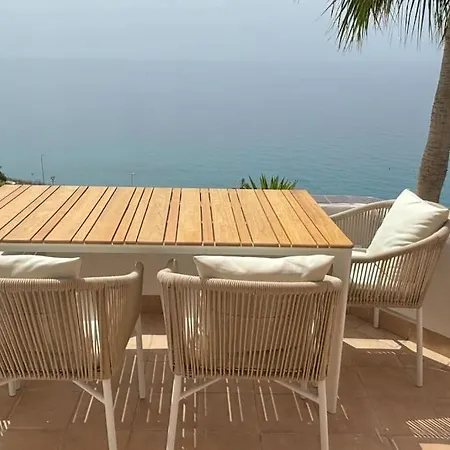 Fantastic Sea Views Sun Lounge ネルハ